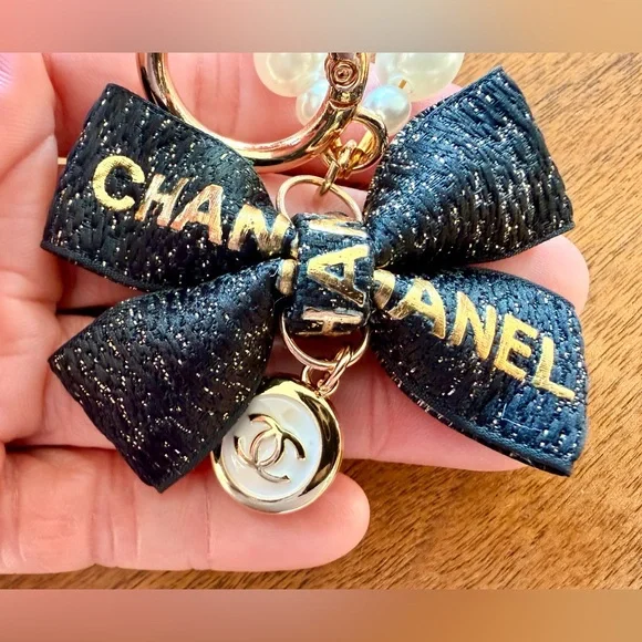 Chanel Sparkling Blue Tweed & Pearls Bag Charm with ‘CC’ Button. NEW in Box. - Picture 7 of 12